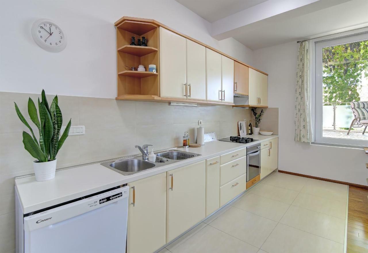 Abelia, Two Terraces, Hot Tub, Free Parking Apartment ดูบรอฟนิก ภายนอก รูปภาพ